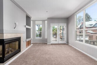 Building Photo - 2BD, 2BA City Park West Condo with 2 Garag...