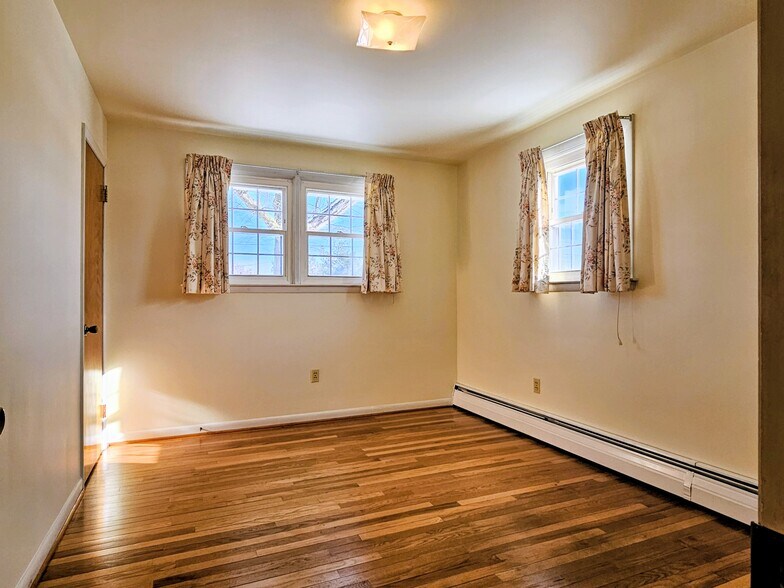 Building Photo - 13 Frederick Ave