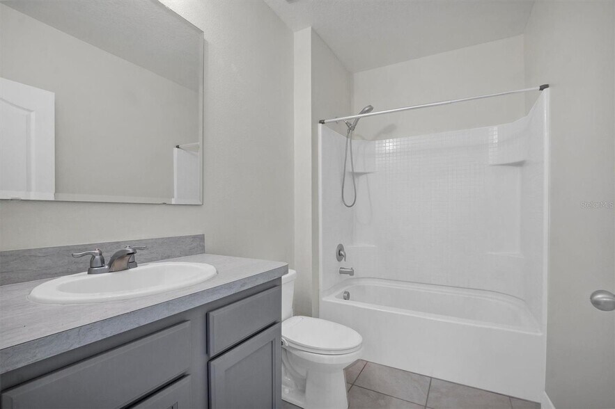 Hall Bath - 1022 Preserve Dr