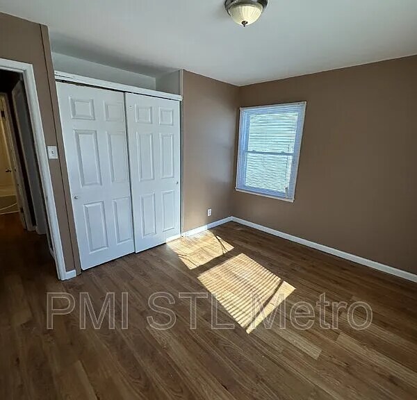 Building Photo - 325 Caithness Rd