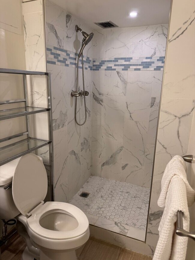 Building Photo - 868: MBC-608A