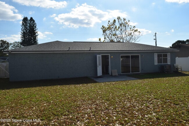 Building Photo - 1657 Norwood St NE