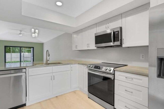 Building Photo - 3113 Kingswood Terrace