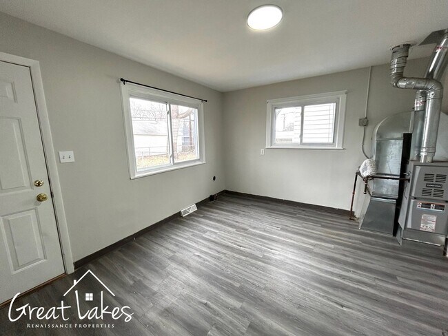 Building Photo - Stunning 3 bedroom / 1.5 bathroom house now available for rent!