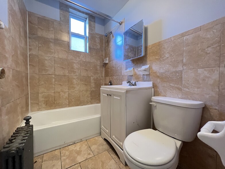 60 Crawford Ave C - 58 Crawford St
