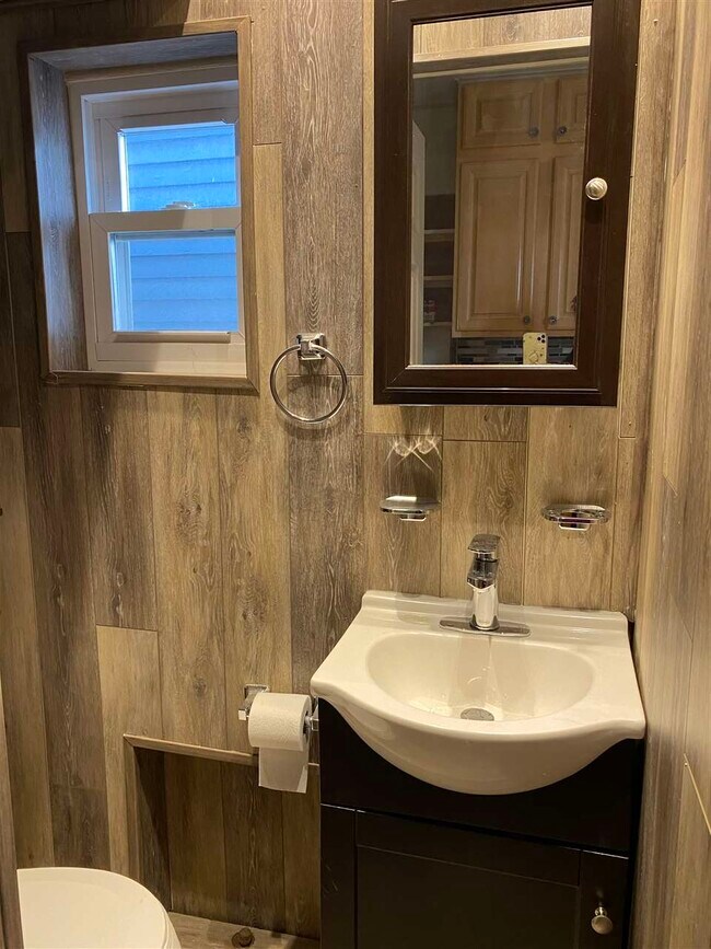 Building Photo - 163 Jewett Ave