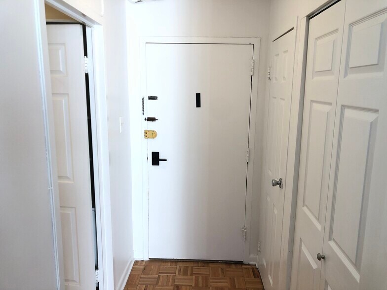 Foyer / Closet Storage - 950 25th St NW