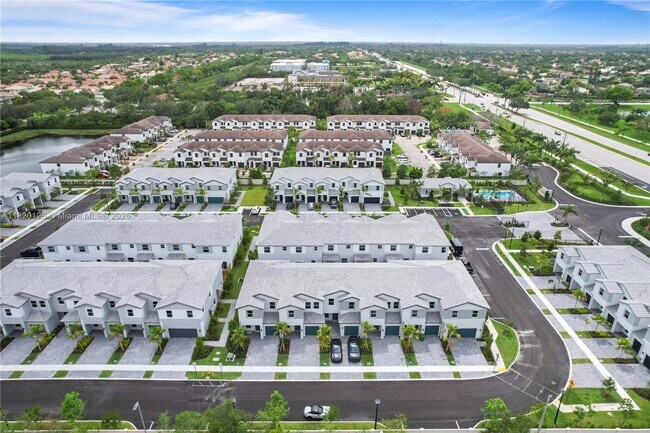 Building Photo - 124 SW 184th Way