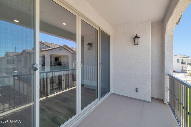 Building Photo - 4017 E Amoroso Dr