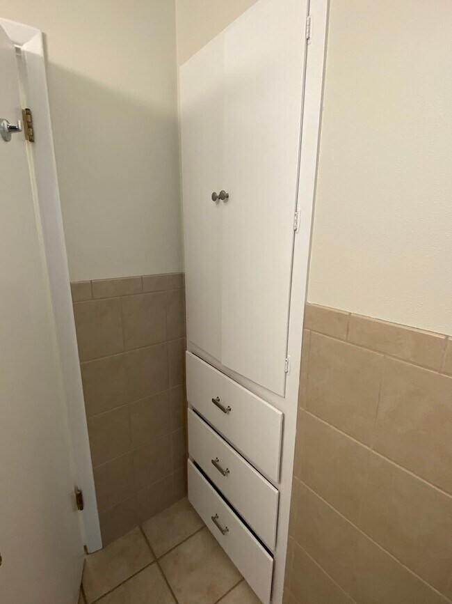 Building Photo - Johnson Duplex Apartments