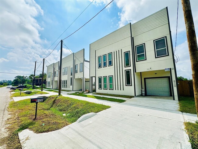 Building Photo - 8132 Penrod St
