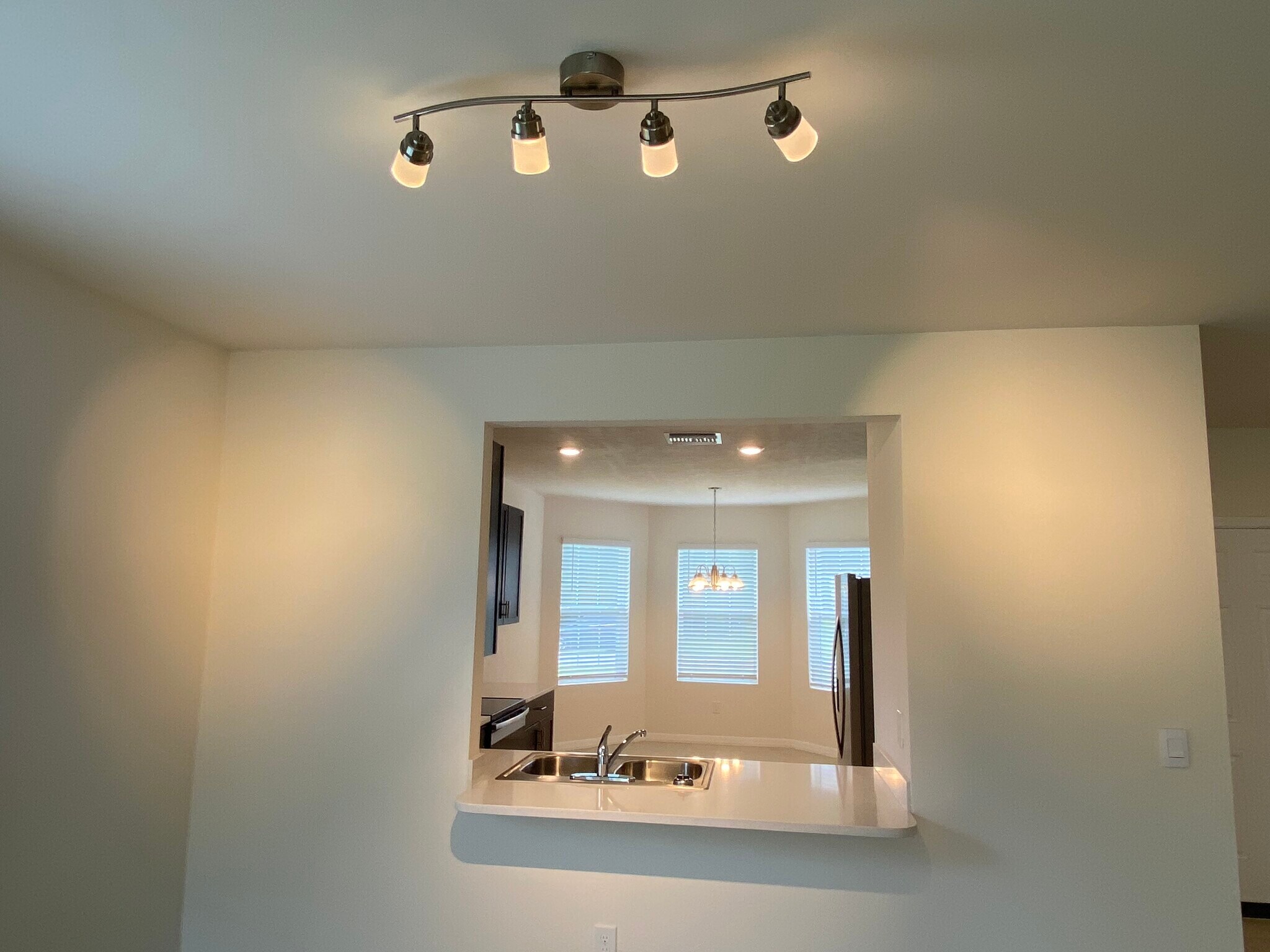 Building Photo - 636 SW 19th Ave