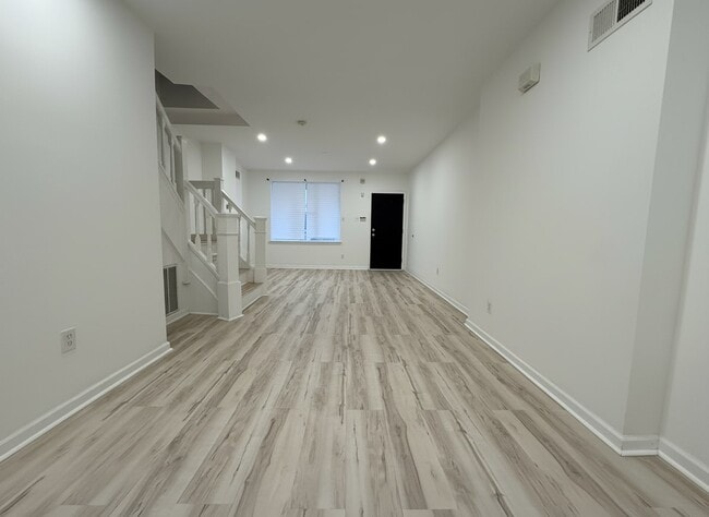 Building Photo - 615 S Conestoga St