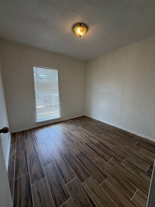 Building Photo - 5130 Ridgevan St