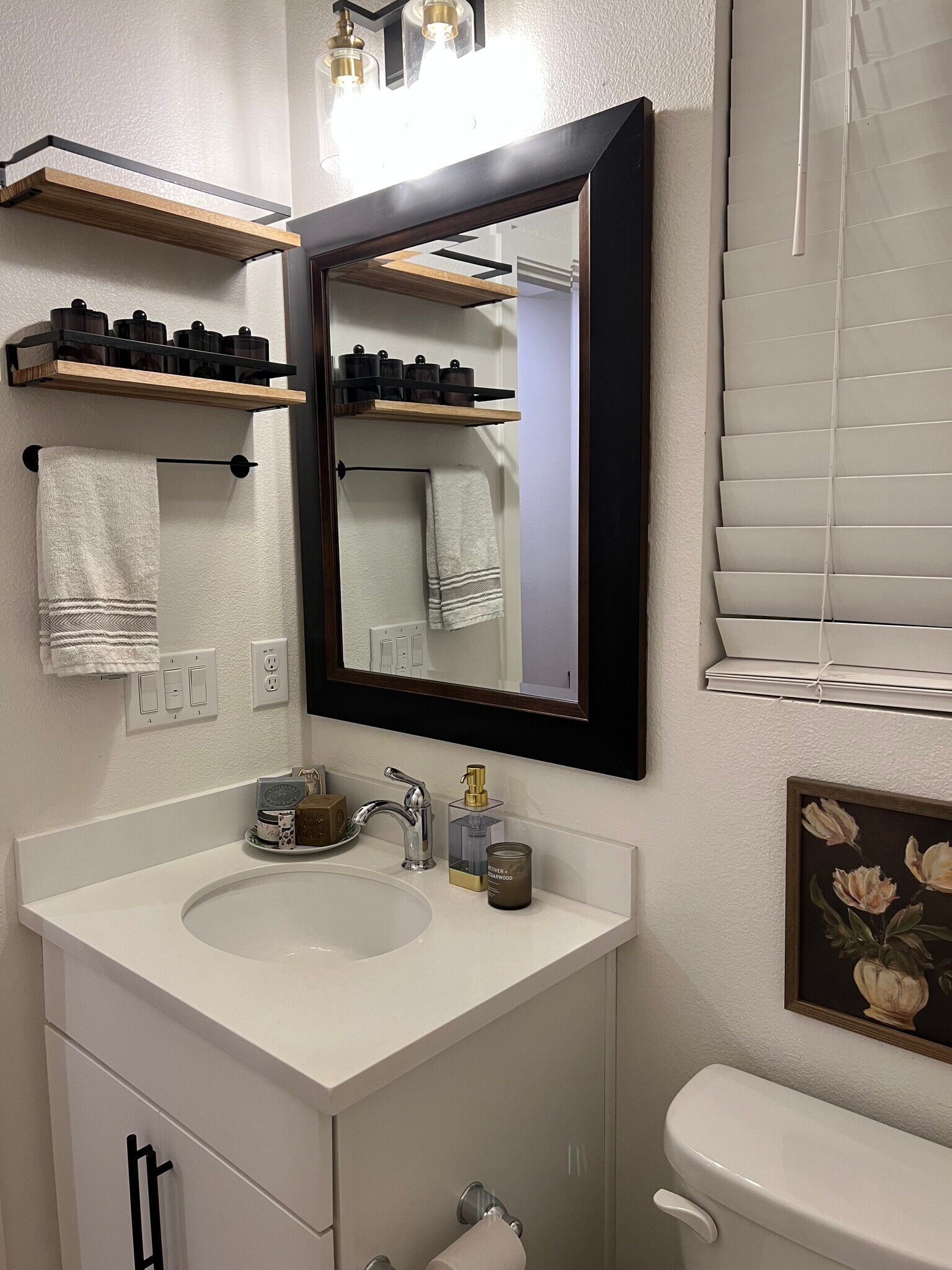 Building Photo - 180 Box Ln