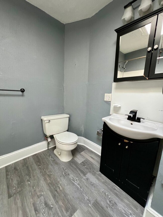 Building Photo - 224 N 65th St