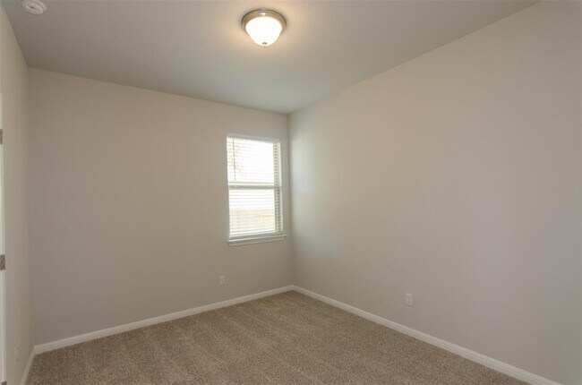 Building Photo - 905 Olive Creek Dr