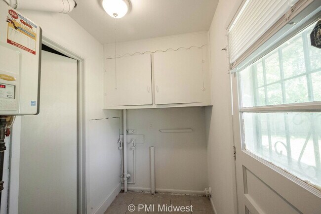 Building Photo - 3926 Malibu Dr