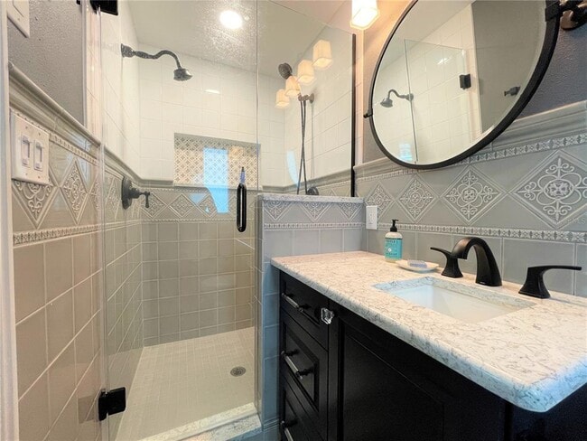 Building Photo - 17045 Dolphin Dr