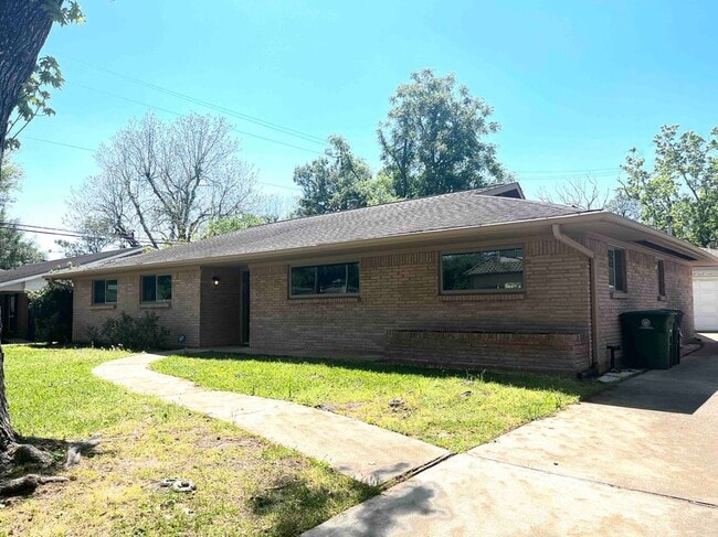 Building Photo - 8106 Mullins Dr