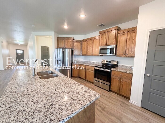 Building Photo - 2231 Hornbeam St