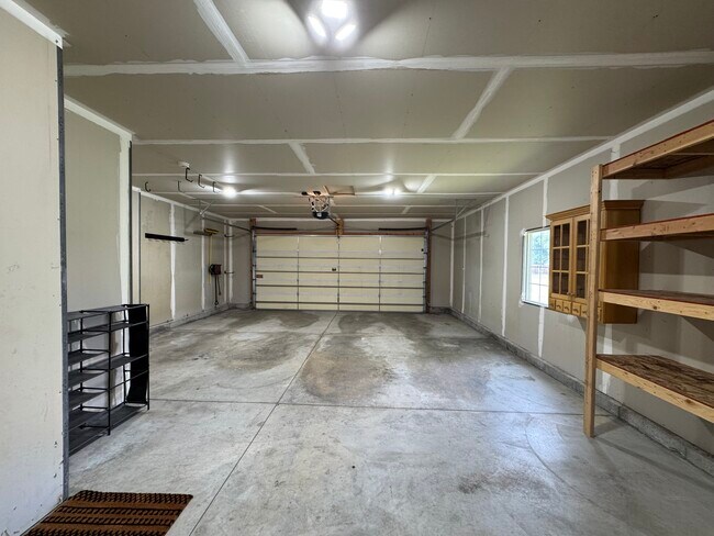 Building Photo - 156 W 100 S