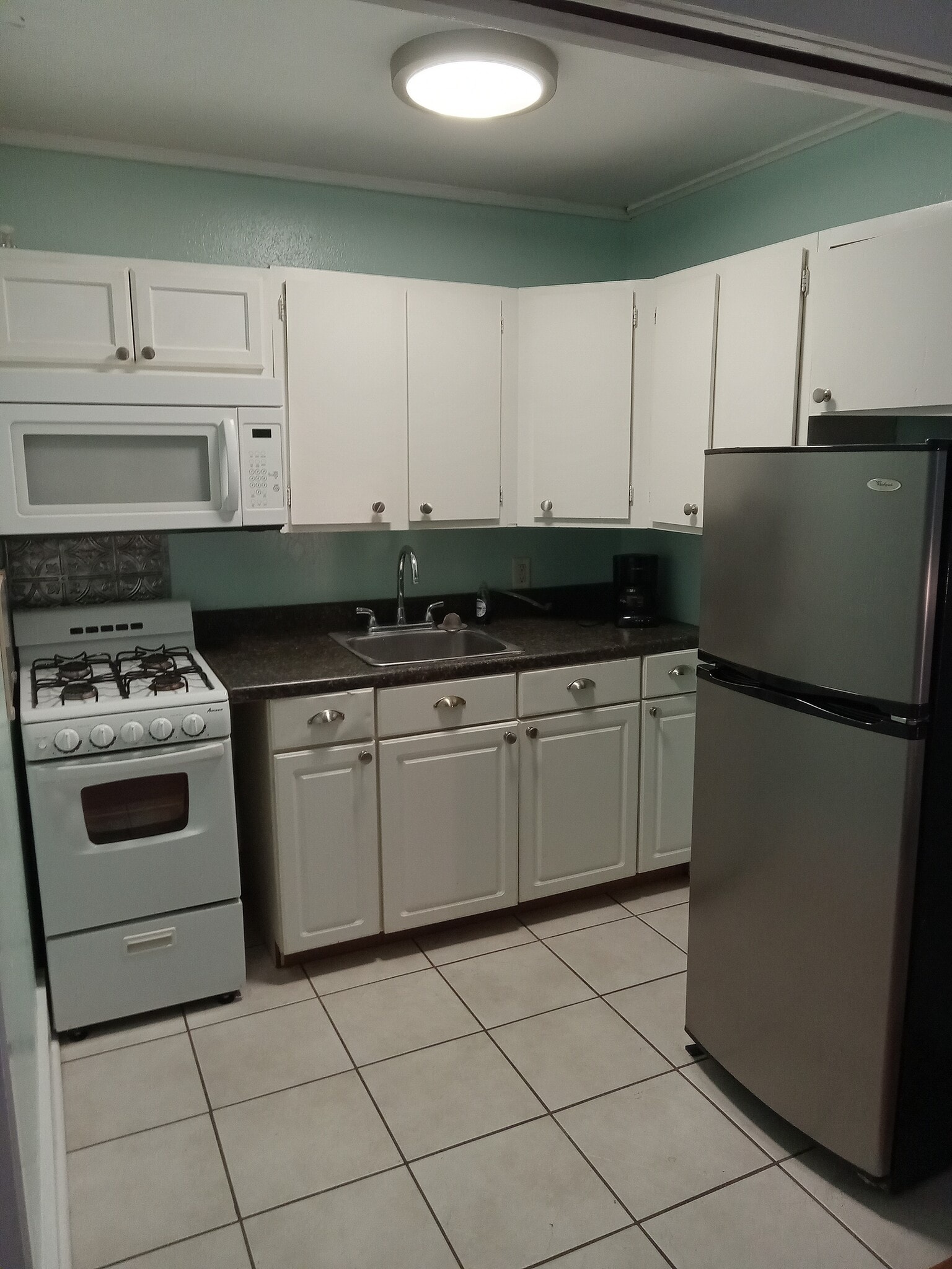 Kitchen - 305 S Magnolia St