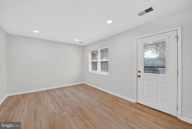 Building Photo - 224 Moore Dr