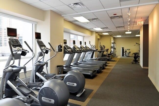 Building Photo - 512 N McClurg Ct