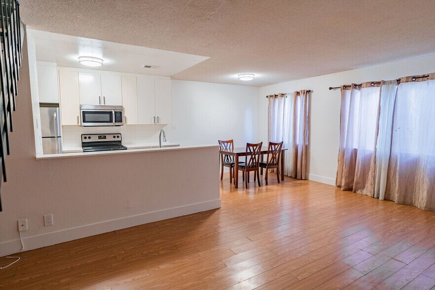 Building Photo - 2209 Peppertree Way