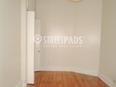 Building Photo - 1 bedroom in Boston MA 02118