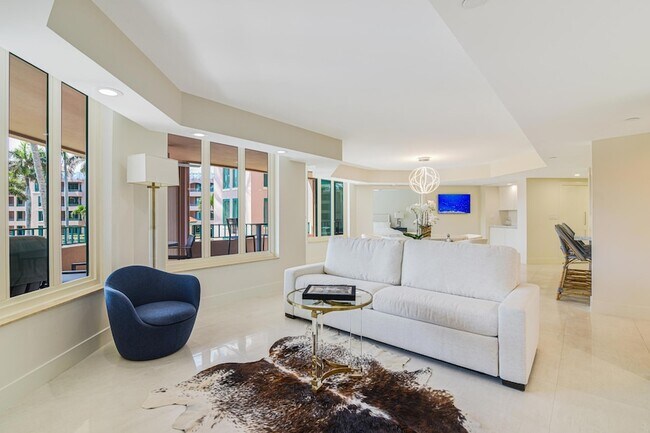 Building Photo - 100 SE 5th Ave