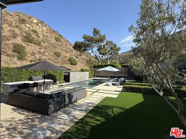Building Photo - 6025 Paseo Cyn Dr