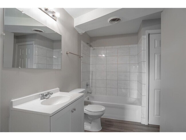 Building Photo - 1125 Margaret St