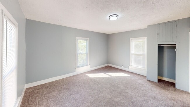 Building Photo - 3 Bedrooms, Newly updated!