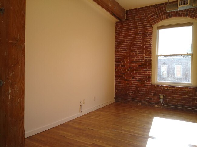 Building Photo - Loft Living At It's Finest In LODO!