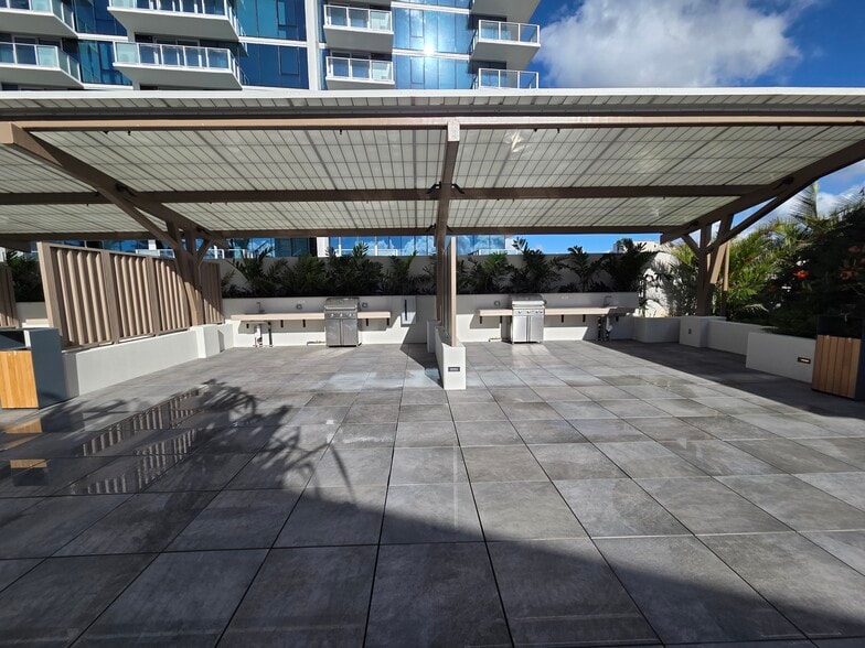 BBQ Cabana - 1515 Liona St