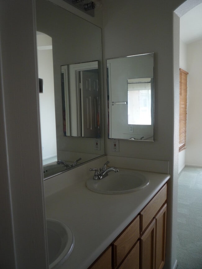 Building Photo - Charming Two-Story Townhome in Union Square
