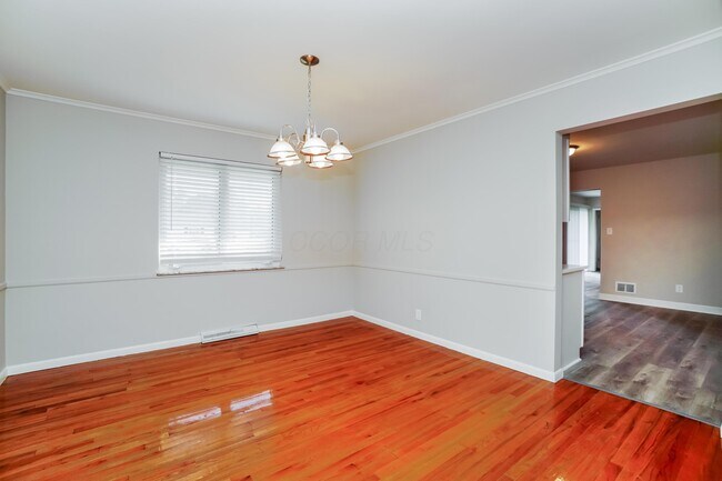 Building Photo - 9548 Brookside Dr