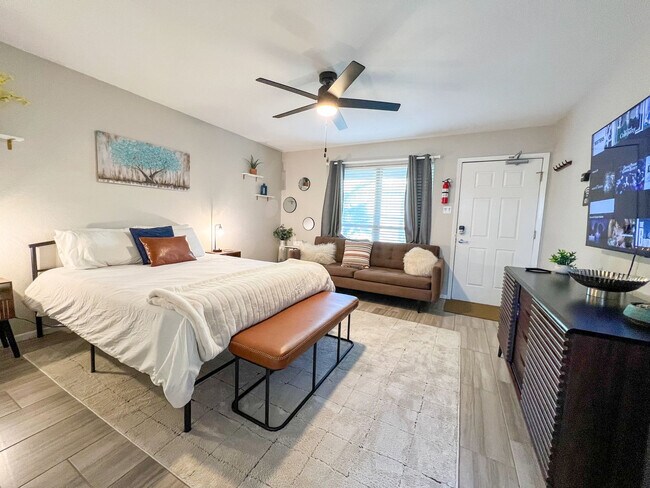 Building Photo - 14898 Granada Dr