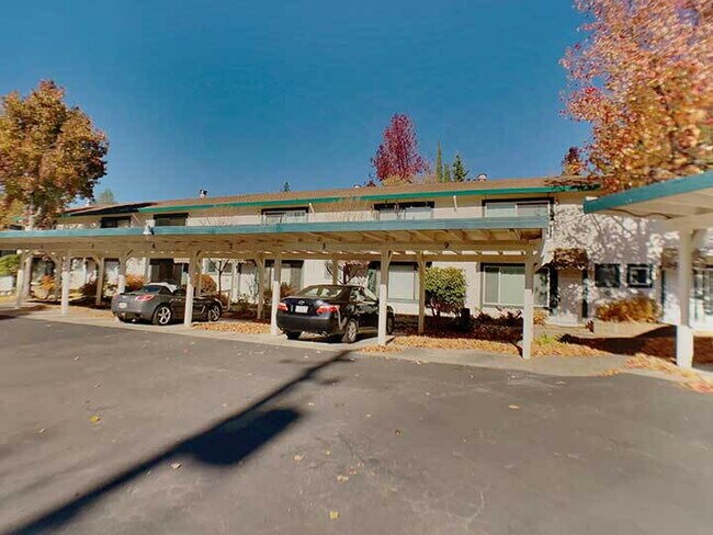 Building Photo - Darling 2 bed, 1.5 bath condo near Lyons Park and downtown Placerville!