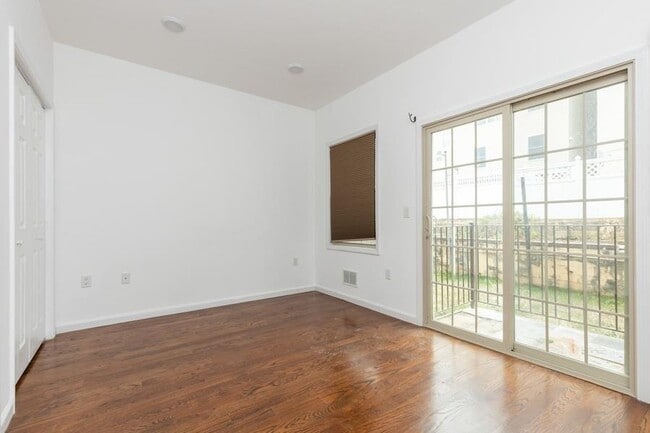 Building Photo - 496 Liberty Ave