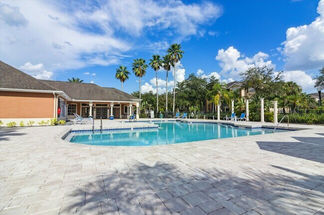 Building Photo - 1999 Summer Club Dr