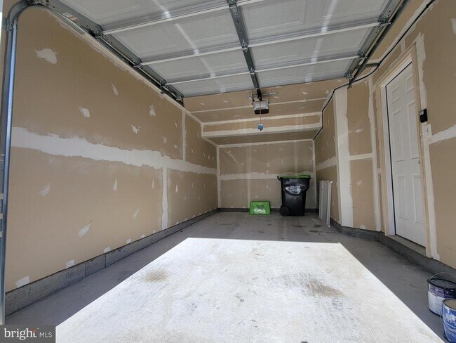 Building Photo - 216 Monticello Square