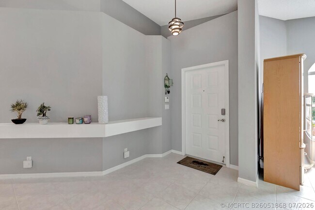 Building Photo - 6129 Heliconia Rd