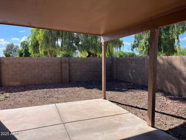Building Photo - 262 S Springs Dr