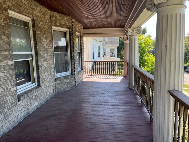 Building Photo - 2215 Pleasant Avenue South