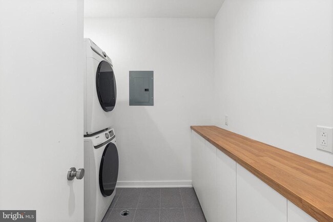 Building Photo - 261 Delmar St