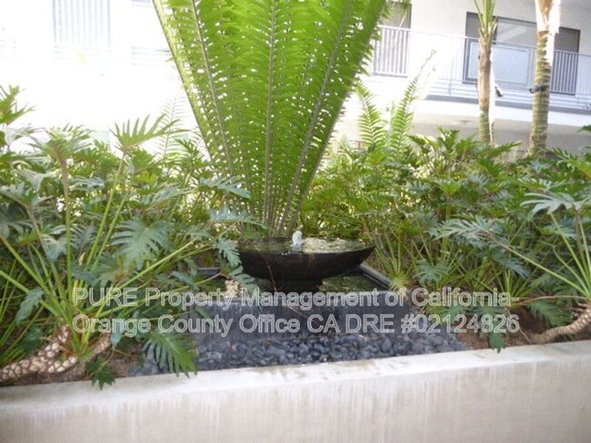 Building Photo - 1930 N Vermont Ave