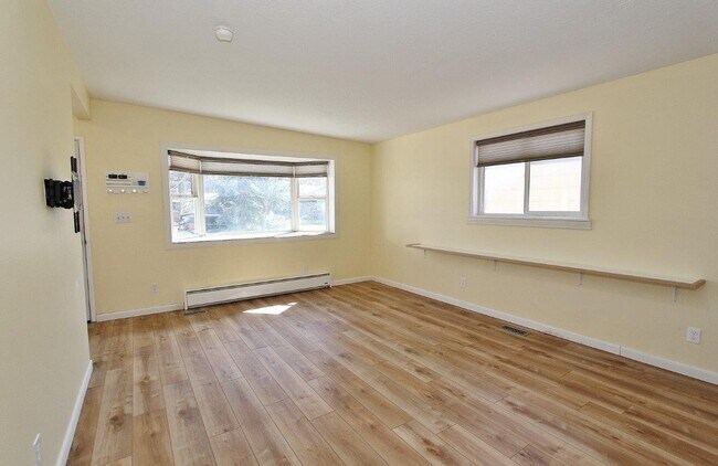 Building Photo - Charming Single-Level Home on Cul-de-sac